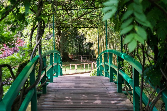 Giverny Small-Group Half Day Trip with Monet’s Gardens from Paris - Visiting Monet’s Grave at Eglise Sainte-Radegonde