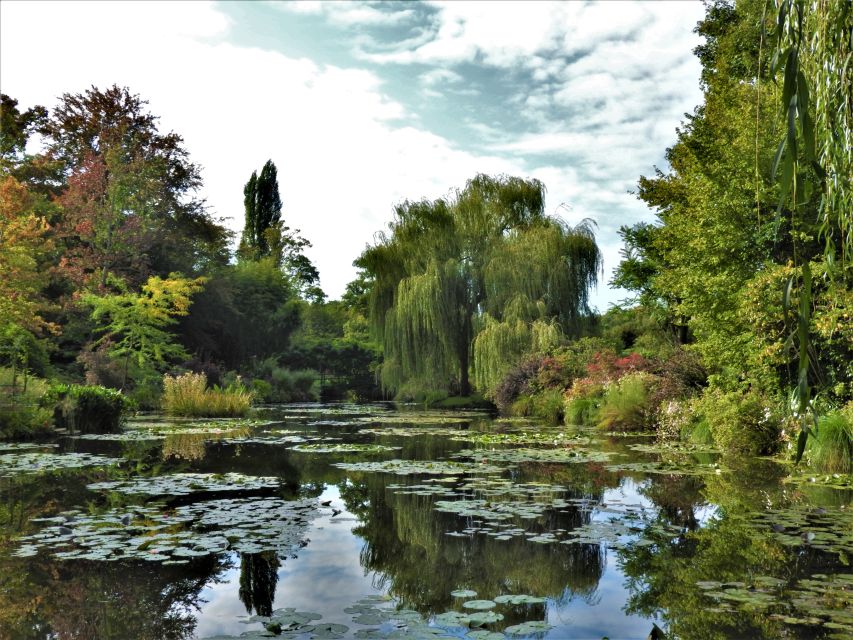 Giverny Village Walking Tour & Skip-the-Line to Monet Garden - Japanese bridge and water lily pond: icons, seen your way