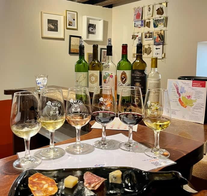 Guided Bordeaux Wine Tasting Class with 6 Wines and pairings - A cozy 75-minute Bordeaux wine lesson, not a half-day production