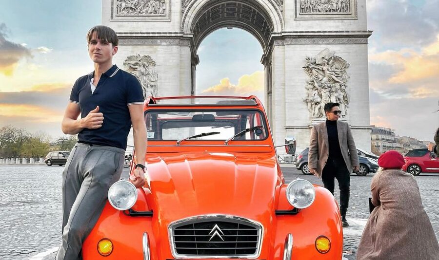Guided Tour of Paris in Classic Convertible - Invalides and Notre-Dame: historic stopping points, made easy