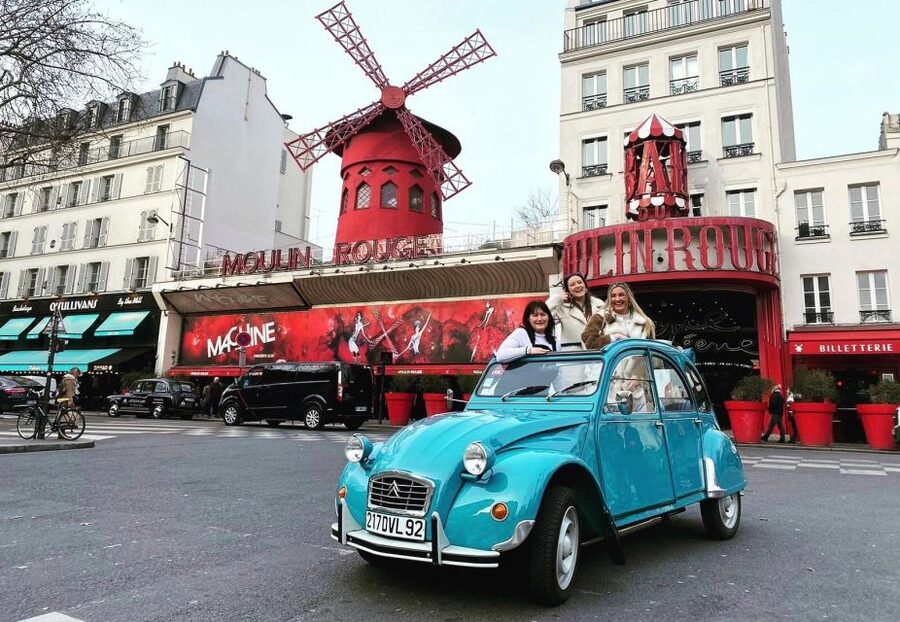 Guided Tour of Paris in Classic Convertible - Eiffel Tower to Arc de Triomphe: two photo stops that anchor the whole trip