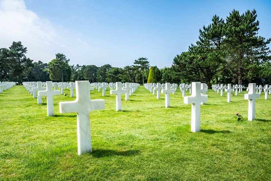 Guided Tour of the Landing Sites and the Memorial of Caen - Small-group transport: 9-seater minivan is part of the value
