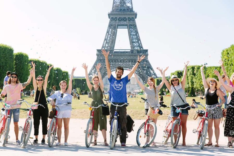 Highlights of Paris Bike Tour in English or Dutch - Champs-Élysées, Grand Palais, and Petit Palais: prime photo streets without the chaos