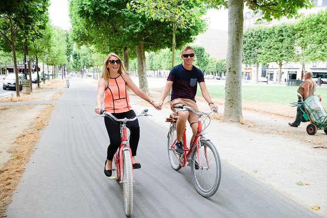 Highlights of Paris Bike Tour w/ a Local Guide (English or Dutch) - Step-by-step itinerary, from Ecole Militaire to Eiffel Tower