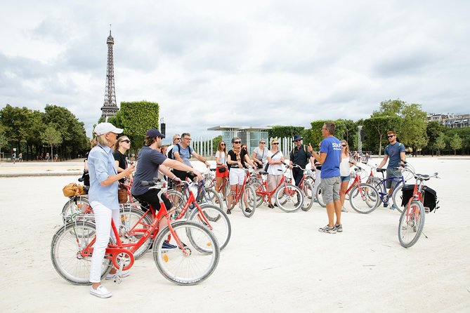 Highlights of Paris Bike Tour w/ a Local Guide (English or Dutch) - What makes the guides stand out on this tour