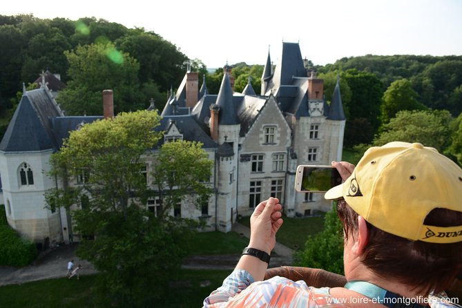 Hot Air Balloon Flight over the castle of Chenonceau / France - The 3 to 4 hour rhythm: from balloon setup to smooth landing