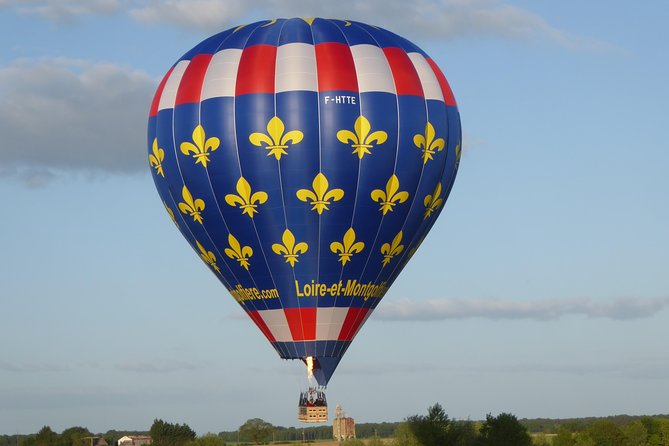 Hot Air Balloon Flight over the castle of Chenonceau / France - Crew, safety, and English support for a low-stress day