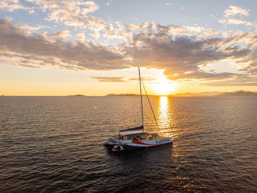 Hyères : Sunset Catamaran Cruise to Giens Peninsula - The best part: anchoring facing La Badine Beach at 8:00 PM