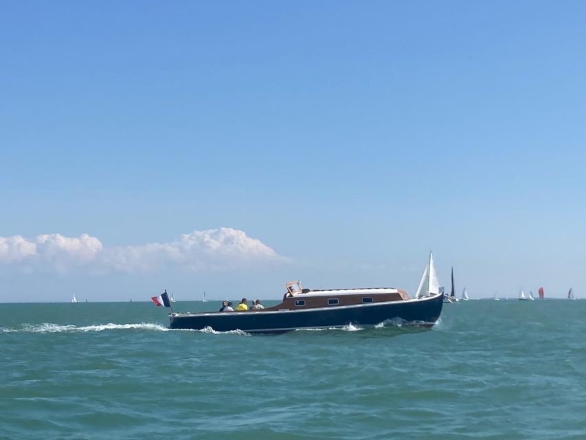 La Rochelle: 1-Hour-15-Min Boat Tour of the Bay - Weather reality: what to pack for comfort