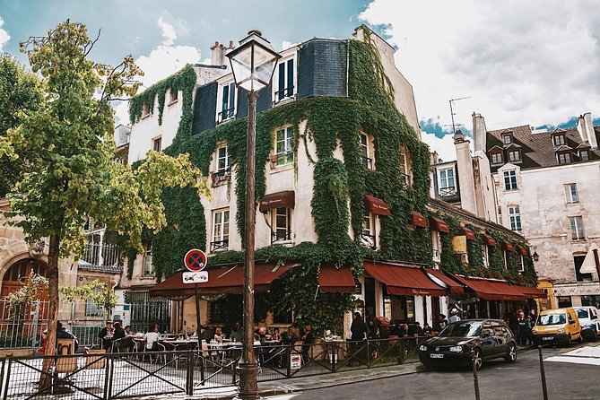 Le Marais District & Jewish Quarter - Exclusive Guided Walking Tour - Place des Vosges: The Marais’ Built-In Reason to Slow Down