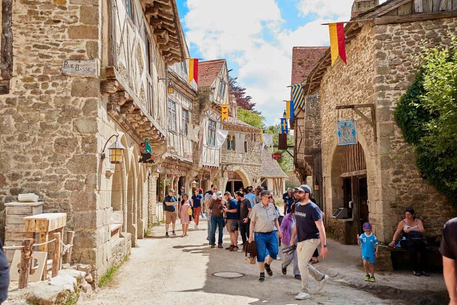 Les Epesses: Puy du Fou Theme Park 1-Day Entry Ticket - The real itinerary: how to plan a day from afternoon shows to Les Noces de Feu