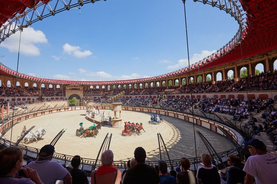 Les Epesses: Puy du Fou Theme Park 1-Day Entry Ticket - Animals and breaks: planning food and water for a long day