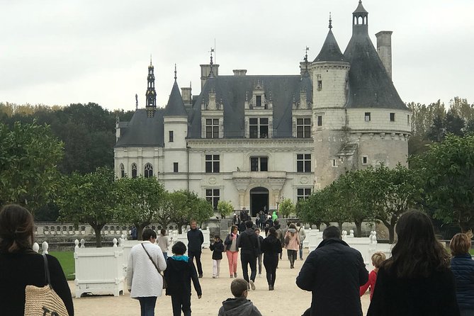Loire Valley Castles Small-Group Day Trip from Paris - Wine tasting and lunch: why this stops you from rushing