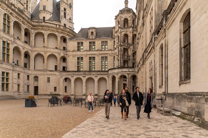 Loire Valley Castles Trip with Chenonceau and Chambord from Paris - Guide vs Audio: How to Choose, and How Not to Get Stuck