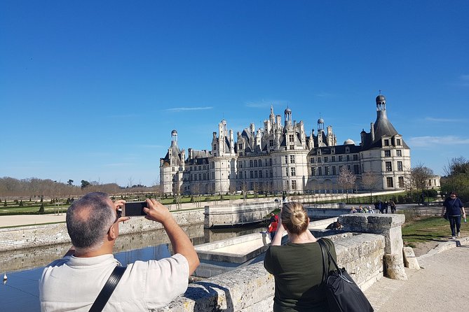 Loire Valley Day Tour Chambord and Chenonceau plus Lunch at a Private Castle - Chambord: How to Handle a Massive Palace Without Getting Lost