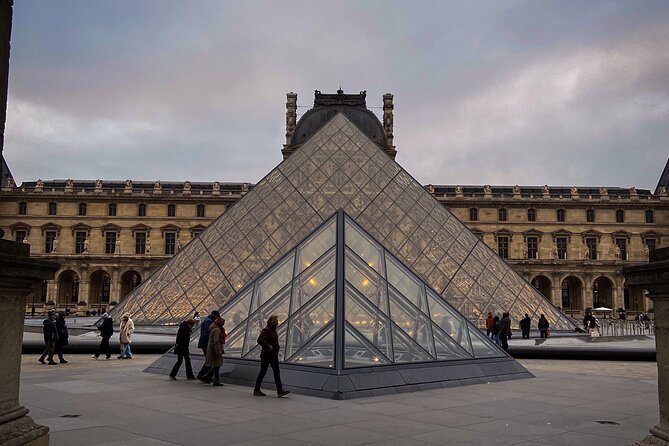 Louvre Highlights & Mona Lisa Guided Tour - Timed Tickets and Cour Napoléon Start: Less Waiting, More Looking
