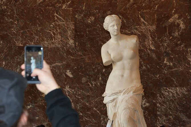 Louvre Museum Access Guided Tour with Mona Lisa - Stop 2: Sculptures, Renaissance masters, and the crown jewels finale