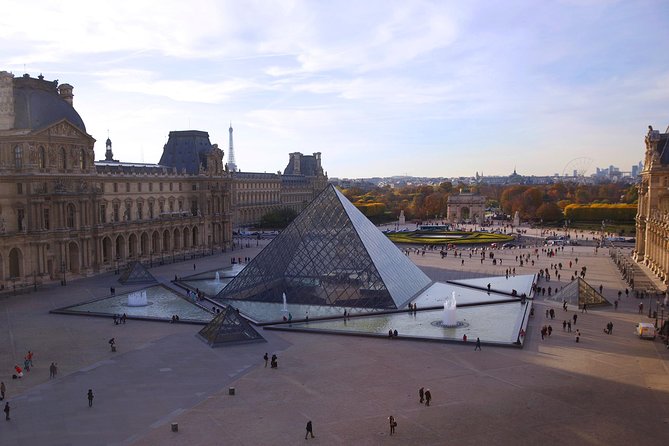 Louvre Museum - Highlights Tour with Mona Lisa - The outside stops: Louvre Pyramid, Place du Carrousel, and photo time