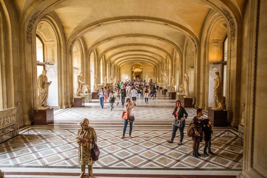 Louvre Museum: Skip-the-Line Guided Tour - Key things that make this Louvre tour work