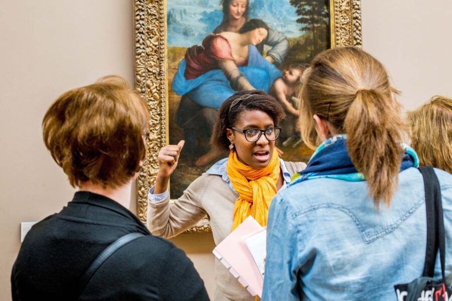 Louvre Museum: Skip-the-Line Guided Tour - Venus de Milo: spotting the details that make it click