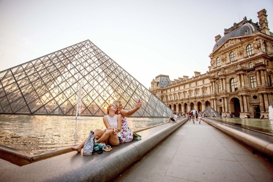 Louvre Museum: Skip-the-Line Guided Tour - Egyptian and Near Eastern antiquities, including artifacts from 4000 BC