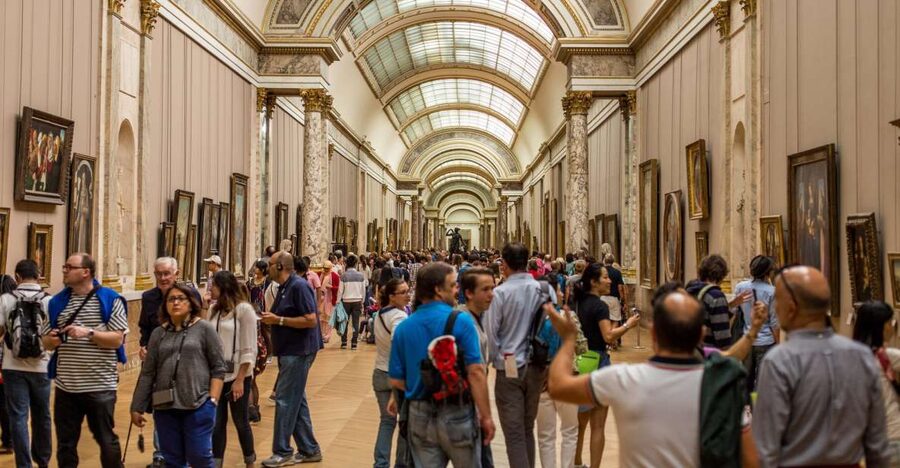 Louvre Museum: Skip-the-Line Guided Tour - Entering the Louvre fast with skip-the-line access