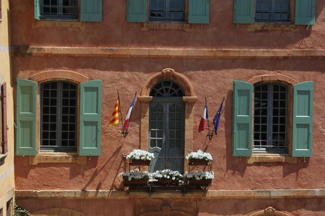 Luberon Market & Villages Day Trip from Aix-en-Provence - Abbaye Notre-Dame de Sénanque: a quick photo stop with lavender-season rules
