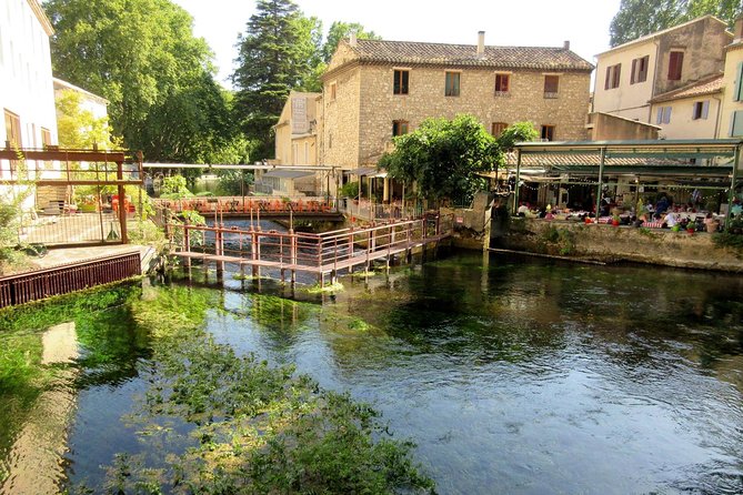 Luberon Market & Villages Day Trip from Aix-en-Provence - La Fontaine de Vaucluse: the one stop you should plan around