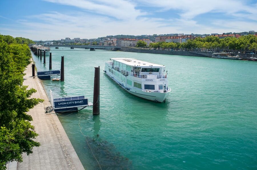 Lyon 2.5-Hour Lunch Cruise - The onboard commentary: helpful context, with a caveat