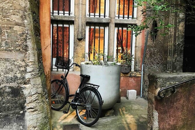 Lyon Highlights & Secrets Walking Guided Tour (small group) including Funicular - Walking time, pacing, and what to wear in Lyon