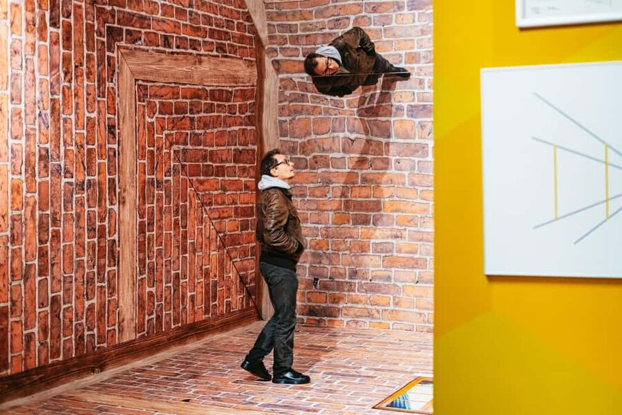 Lyon: Musée de l’illusion Entrance Ticket - Your first rooms: optical illusions made for close-up looking