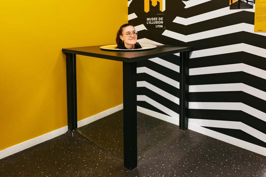 Lyon: Musée de l’illusion Entrance Ticket - Photo strategy: how to get Instagram-worthy shots without losing the best rooms