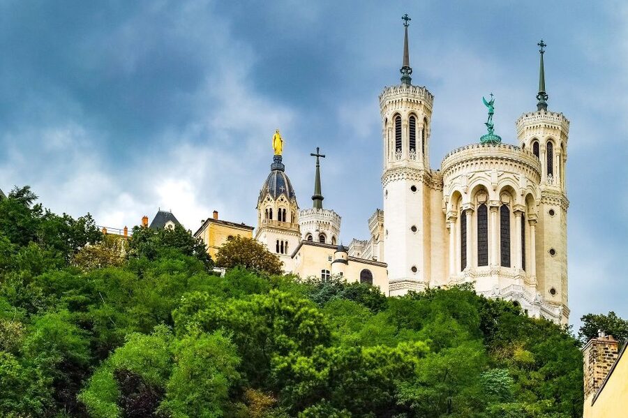 Lyon: Old District Private Guided Walking Tour - Wandering along Juiverie Street and seeing Hotel Gadagne up close