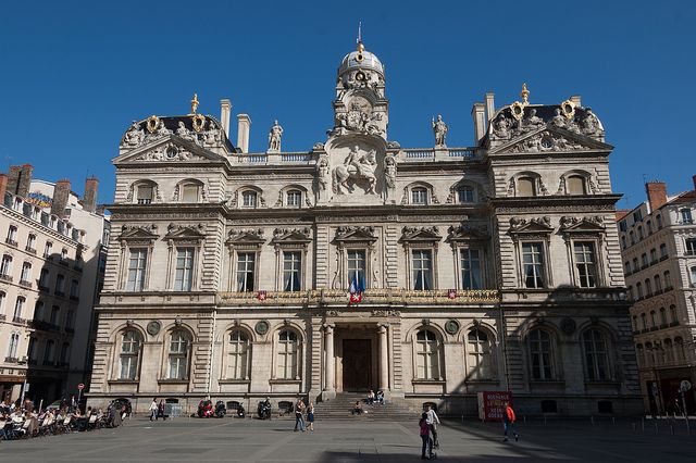 Lyon: Old District Private Guided Walking Tour - Where you start and how the 2-hour loop works