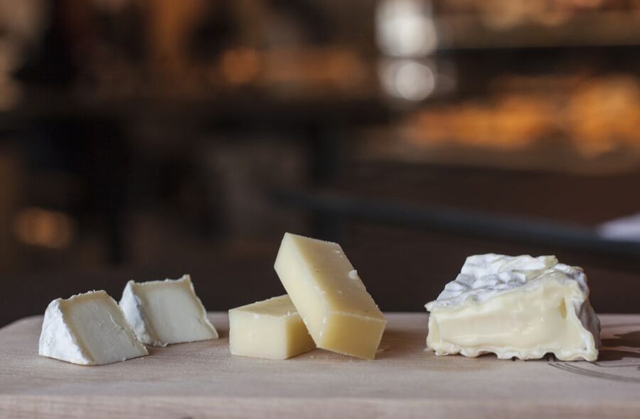 Lyon: Old Town Food Tour with 6 French Food Tastings & Wine - Why Lyon food tastes different (and this tour proves it)