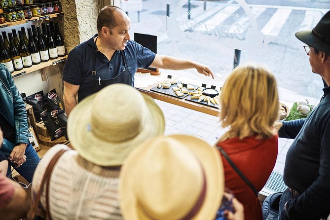 Lyon Old Town Food Tour with Local Specialties Tasting & Lunch - Meeting point in Vieux Lyon, and how the logistics play out