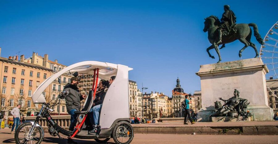 Lyon: Private Pedicab Tour of Top Landmarks & Hidden Gems - Silk-weaving heritage: what to listen for while you ride