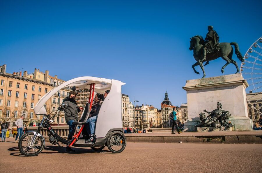 Lyon: Private Pedicab Tour of Top Landmarks & Hidden Gems - Languages and who this tour is best for