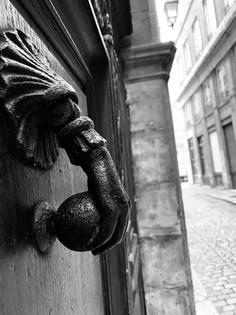 Lyon: Private Walking Tour of "Traboules" in the Old Town - Finding the Old Fountain Meeting Point in Vieux Lyon