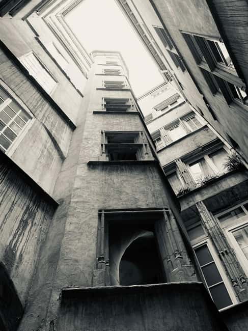 Lyon: Private Walking Tour of "Traboules" in the Old Town - Silk Trade Clues, Courtyards, and Power in Renaissance Lyon