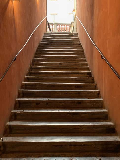 Lyon: Private Walking Tour of "Traboules" in the Old Town - Comfort and Practical Tips for Steps, Stairs, and Noise Rules
