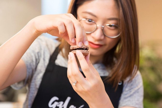 Macaron Bakery Class at Galeries Lafayette Paris - The take-home box and the fridge timing tip