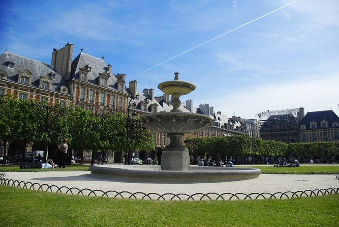 Marais Tour With a Local - Place des Vosges: why this 1605 square earns its star