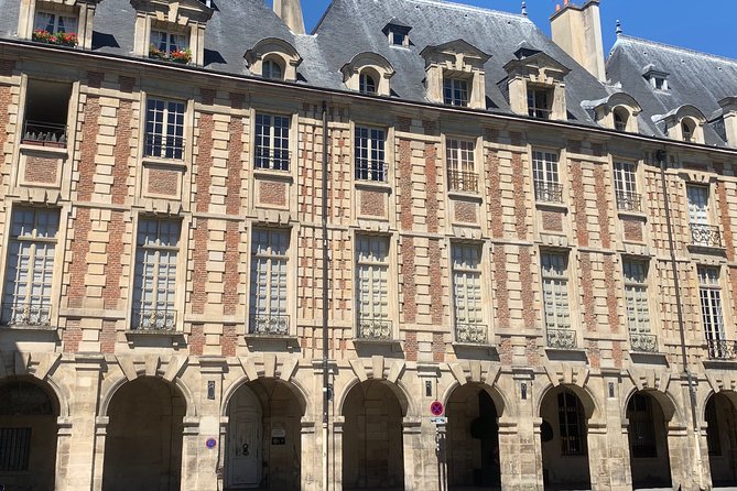 Marais Tour With a Local - Richard’s guide style: friendly, story-led, and practical