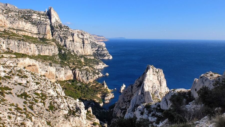 Marseille: Calanques National Park Guided Hike with Picnic - Picnic With a View: Food Stops That Actually Help