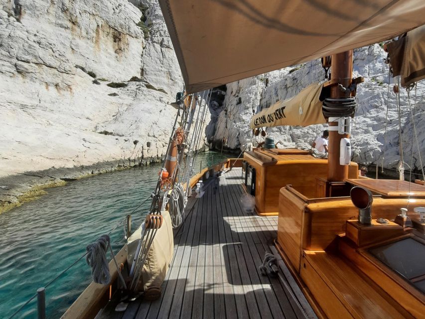 Marseille: Calanques Sailing Day Trip with Lunch and Wine - Group size, comfort, and the vibe on board