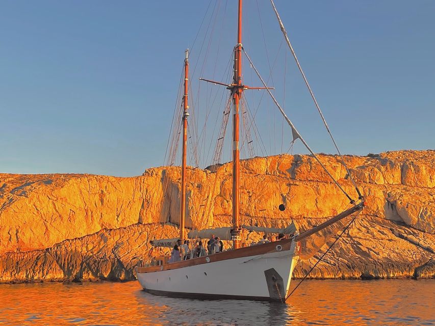 Marseille: Frioul Islands Sunset Cruise with Cocktail Dinner - Dinner on Board: A Light, Fresh Buffet That Works After Swimming