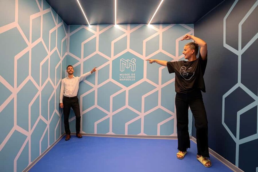 Marseille: Musée de l'Illusion Entry Ticket - The perspective-changing rooms: where you look like you do not obey physics