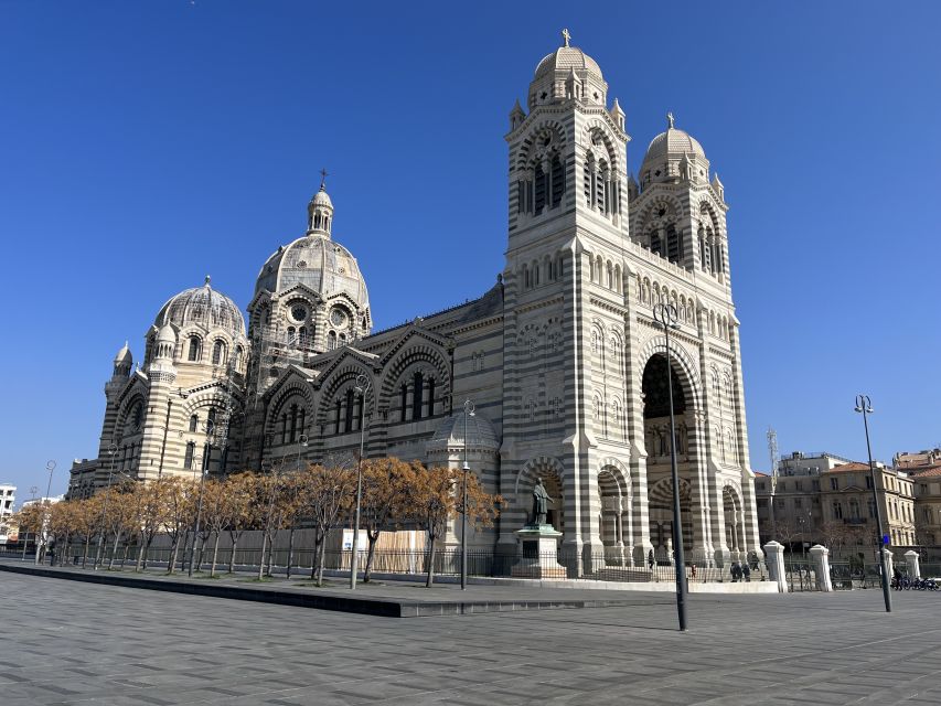 Marseille: Sightseeing E-Bike Tour - L’Ombrière by Norman Foster: modern shade with a view