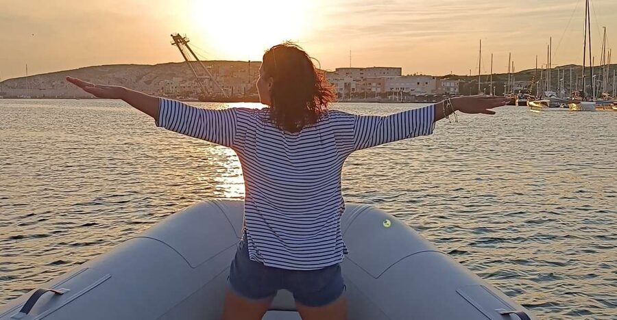Marseille: Sunset Boat Cruise with Rosé Wine & Snacks - Small group experience: why max 10 can actually matter